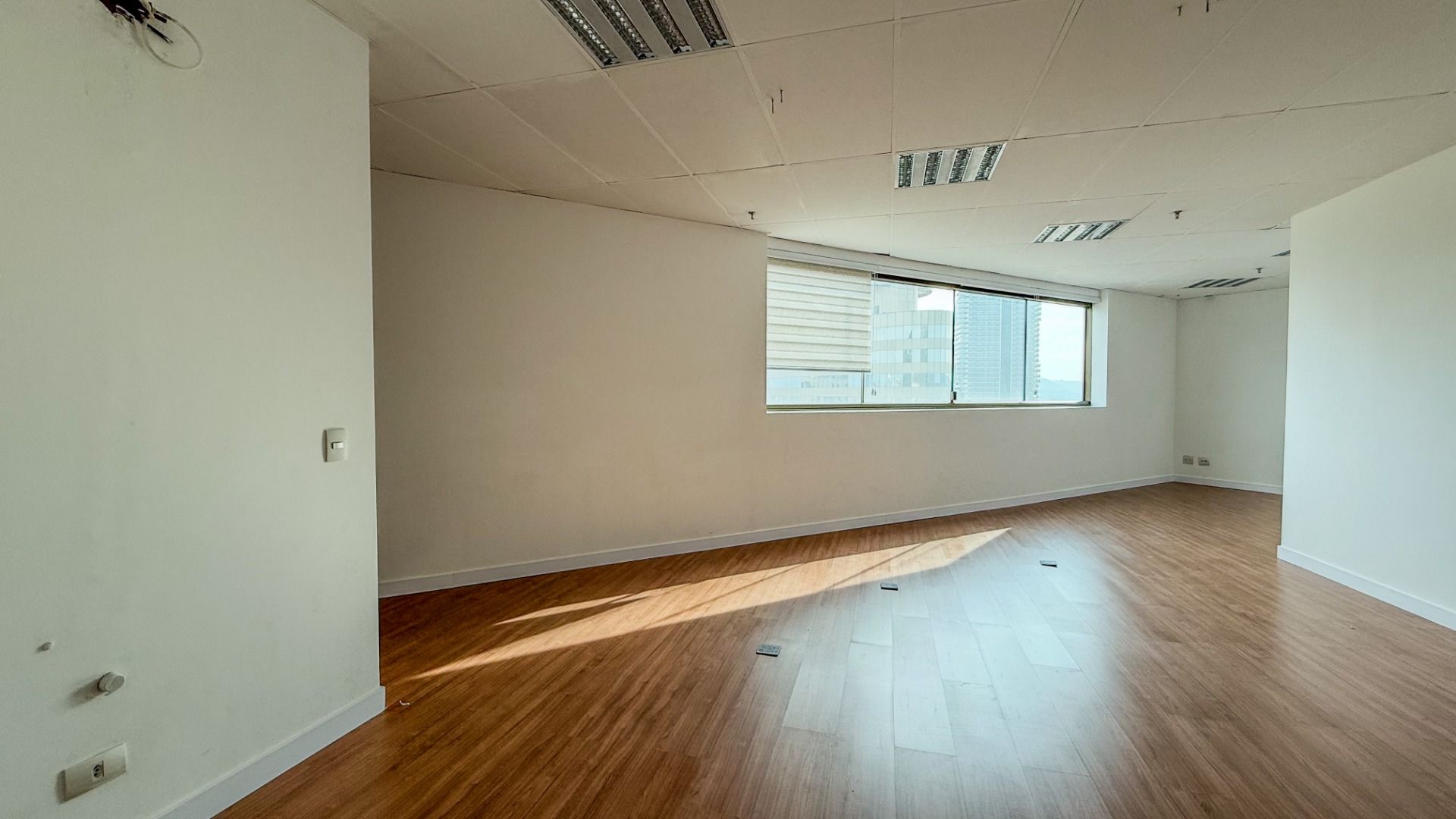 Sala comercial em Residencial 18 Do Forte, Barueri