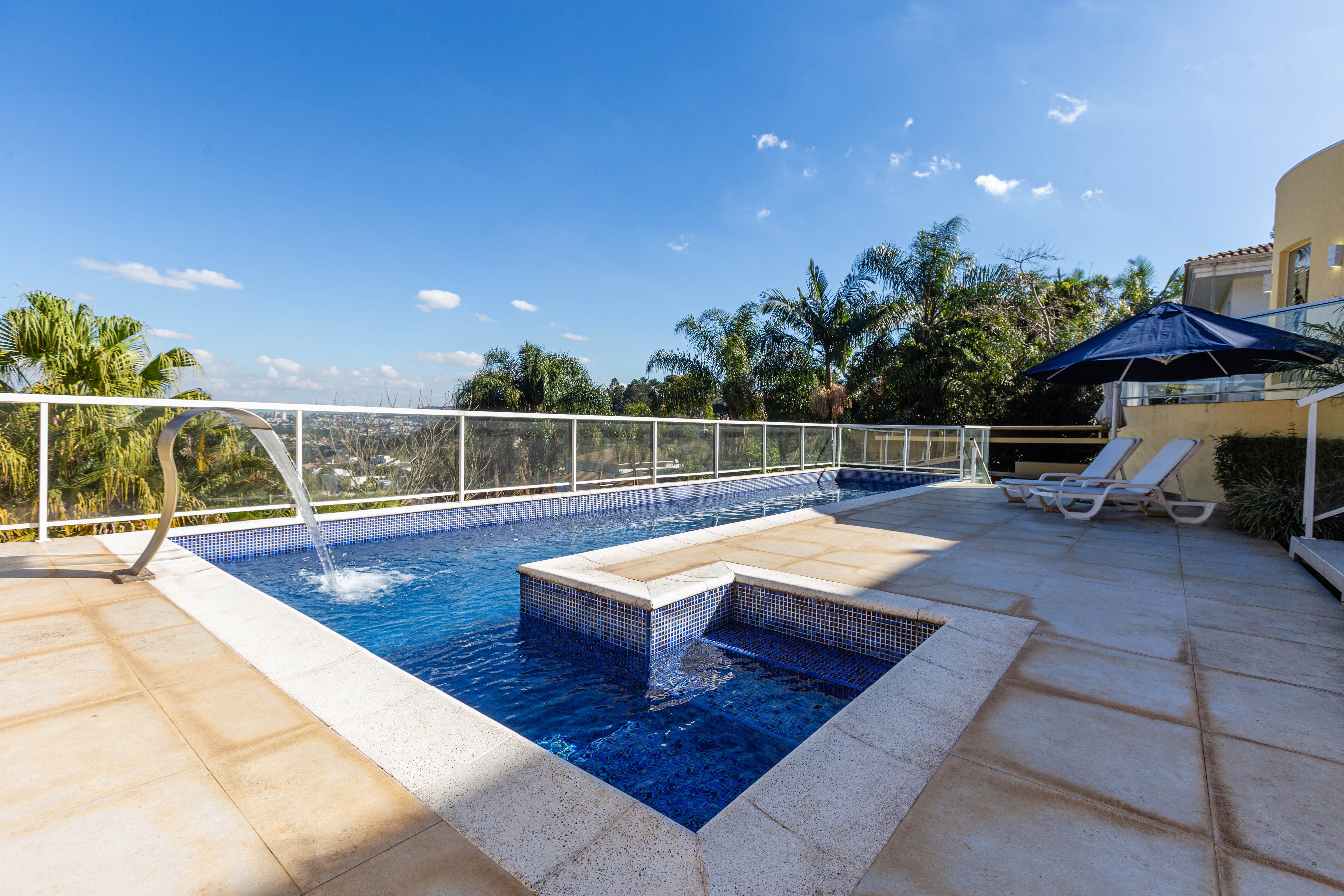 Casa á venda com 4 suítes em Alphaville