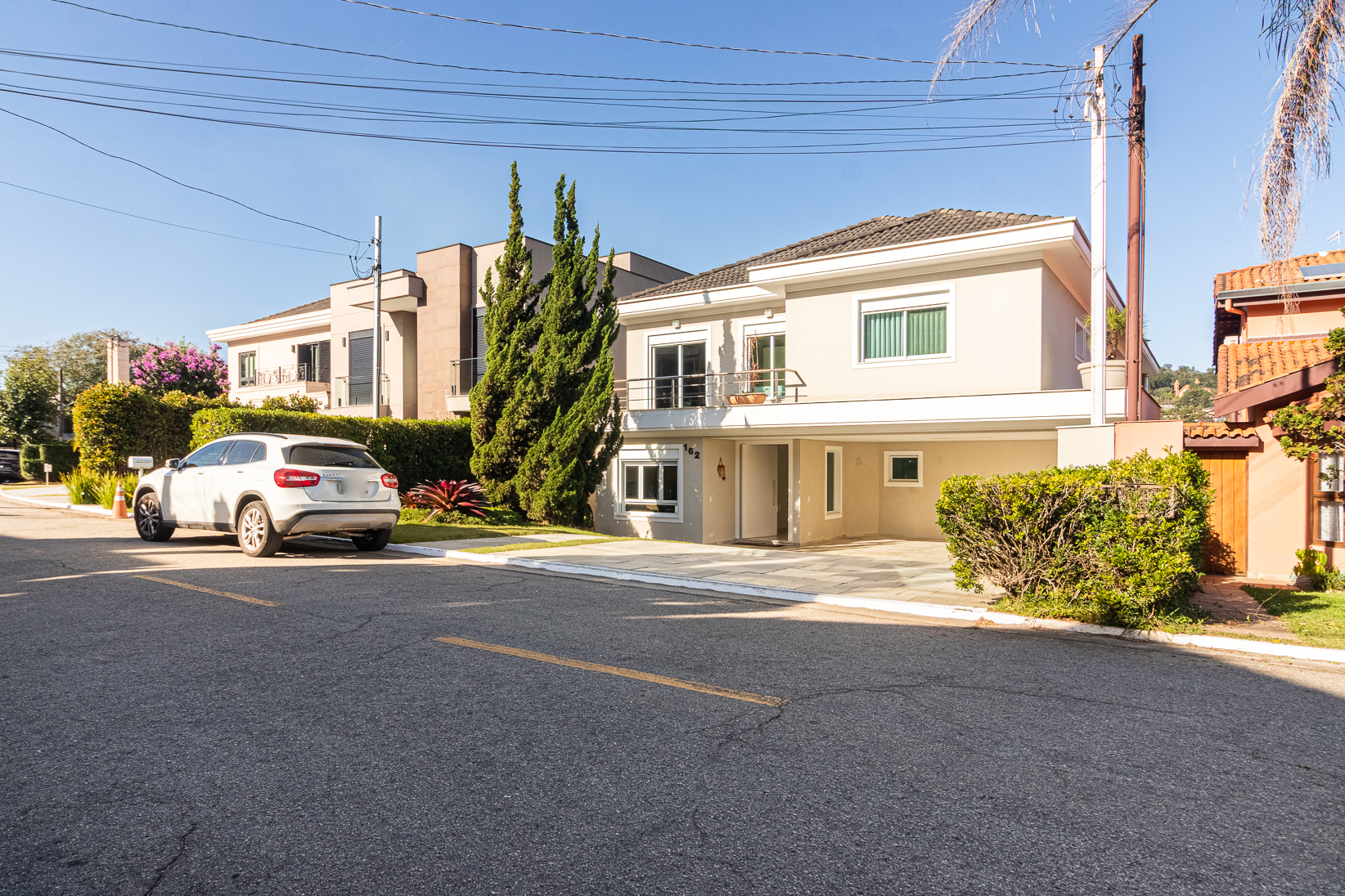 Casa á venda com 4 suítes em Alphaville